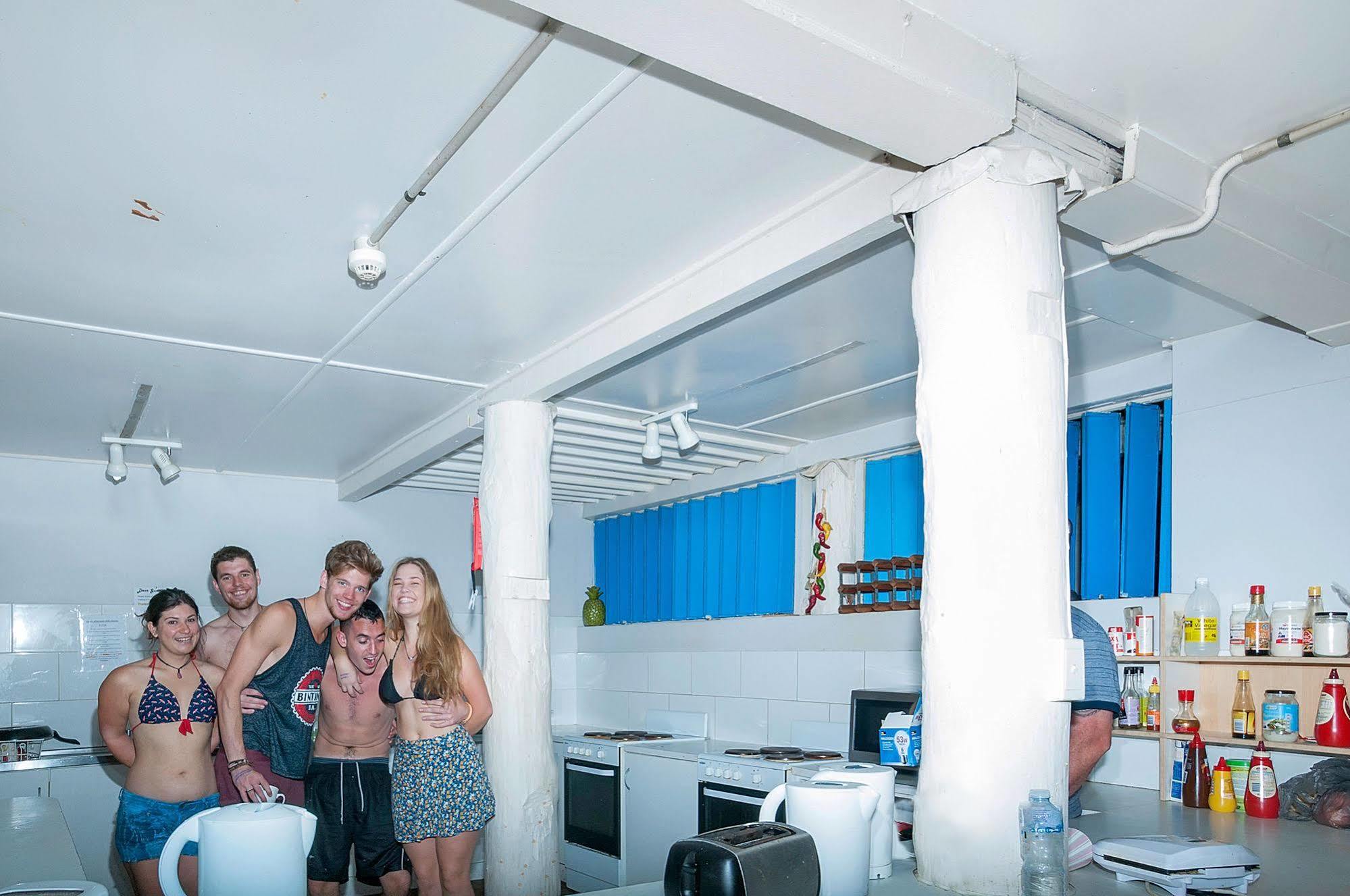 Reef Backpackers Hostel Cairns Bagian luar foto