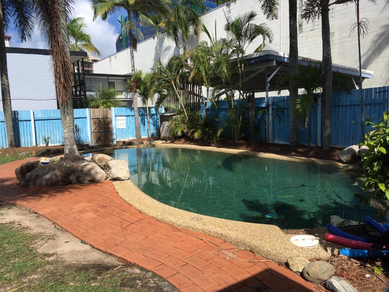 Reef Backpackers Hostel Cairns Bagian luar foto