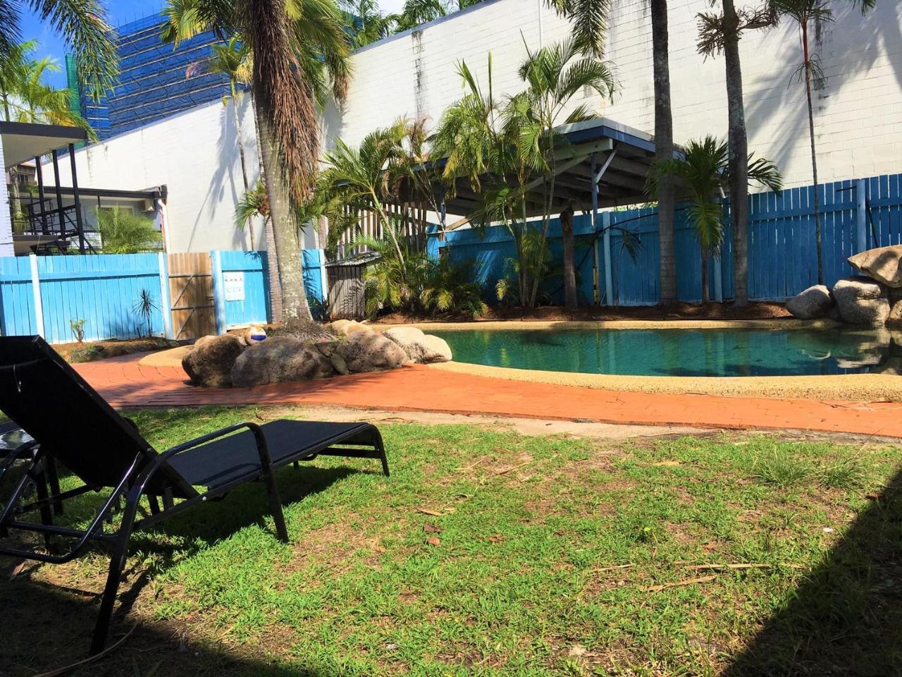 Reef Backpackers Hostel Cairns Bagian luar foto